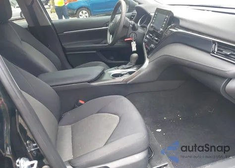 2023 Toyota Camry Le z USA, uszkodzony, nr VIN 4T1C11AKXPU124727